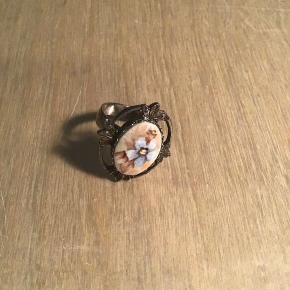 Size 7 Ring With Cabochon Oblong Stone Covered With Blue Flower Resizable - Picture 1 of 2